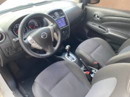 NISSAN - VERSA - 2017/2018 - Branca - R$ 54.900,00