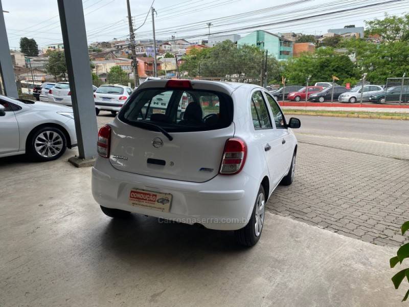 NISSAN - MARCH - 2012/2013 - Branca - R$ 31.600,00