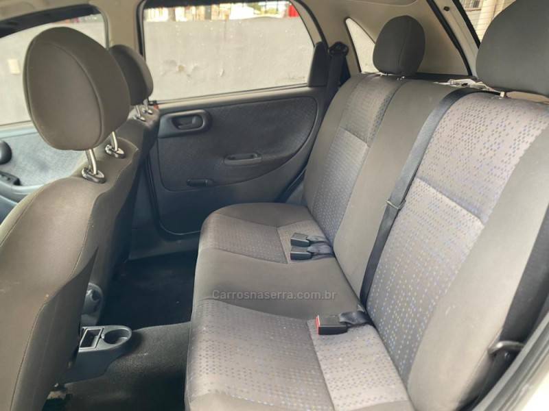 CHEVROLET - CORSA - 2010/2011 - Branca - R$ 29.000,00