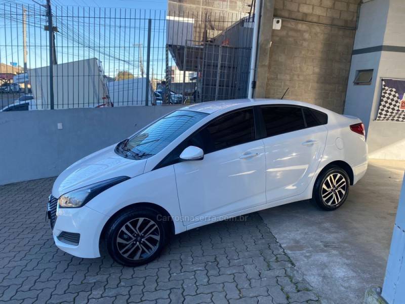 HYUNDAI - HB20S - 2018/2019 - Branca - R$ 66.800,00