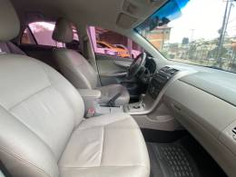TOYOTA - COROLLA - 2010/2011 - Prata - R$ 66.900,00