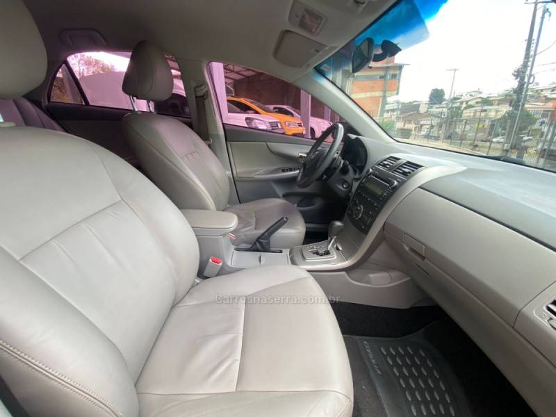 TOYOTA - COROLLA - 2010/2011 - Prata - R$ 66.900,00