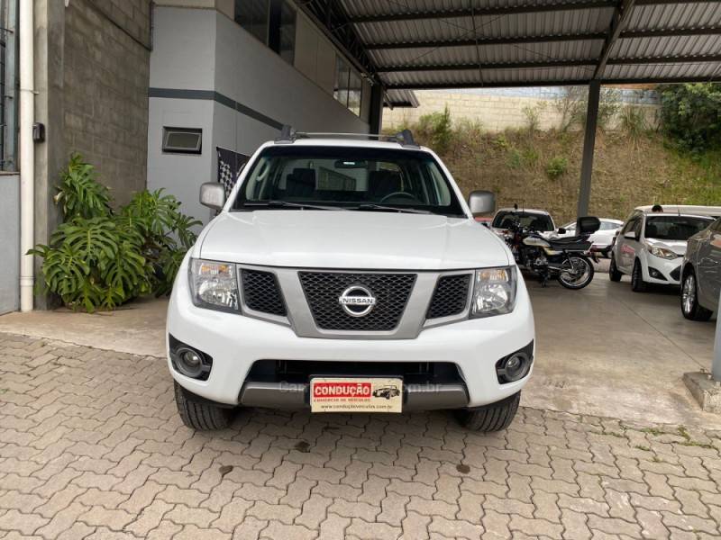 NISSAN - FRONTIER - 2012/2013 - Branca - R$ 99.900,00