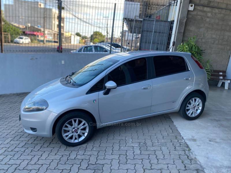 FIAT - PUNTO - 2011/2012 - Prata - R$ 32.600,00