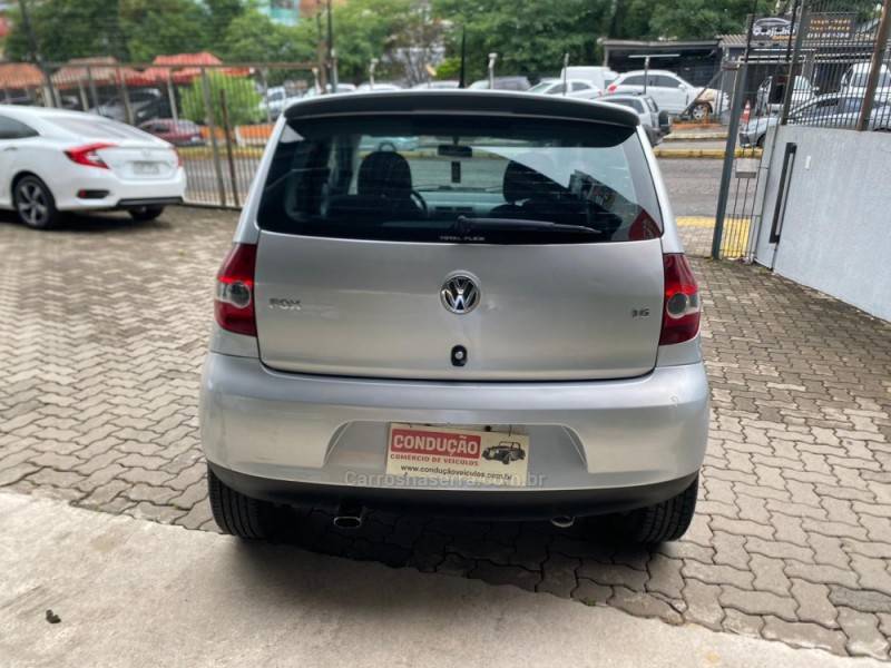 VOLKSWAGEN - FOX - 2007/2008 - Prata - R$ 25.300,00
