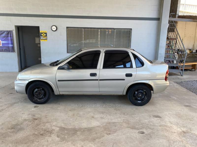 CHEVROLET - CORSA - 2004/2004 - Bege - R$ 8.500,00