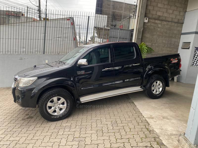 TOYOTA - HILUX - 2013/2013 - Preta - R$ 135.000,00