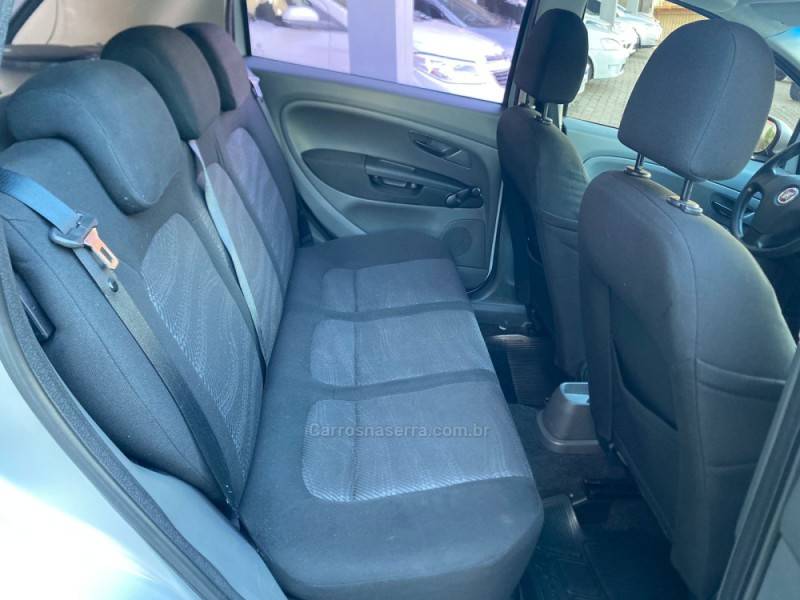 FIAT - PUNTO - 2011/2012 - Prata - R$ 32.600,00