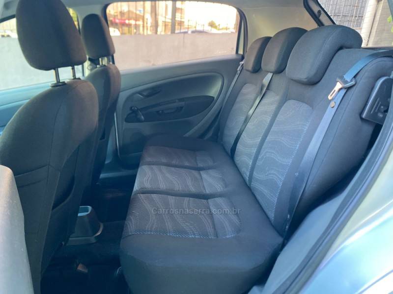 FIAT - PUNTO - 2011/2012 - Prata - R$ 32.600,00