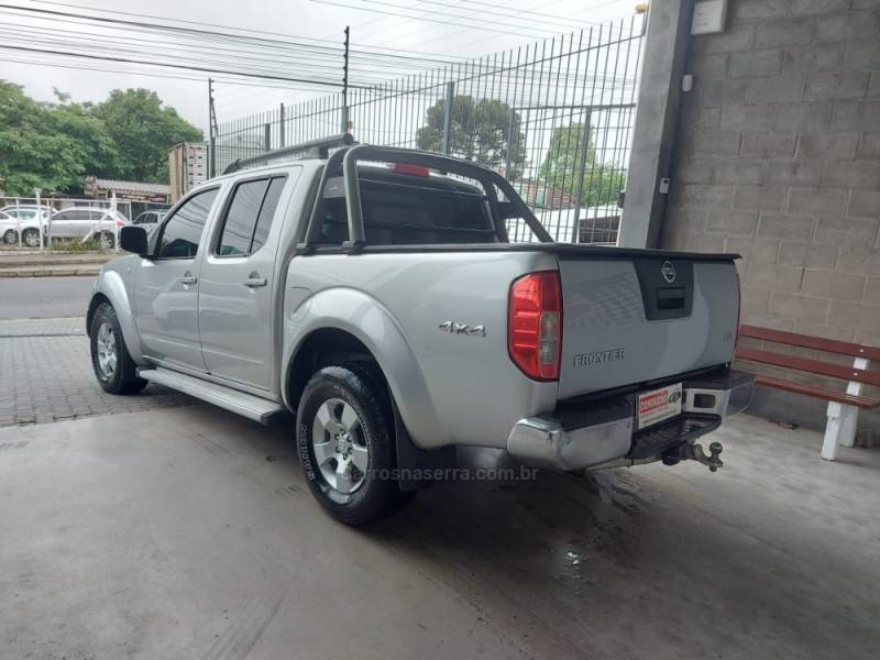 NISSAN - FRONTIER - 2011/2012 - Prata - R$ 88.000,00