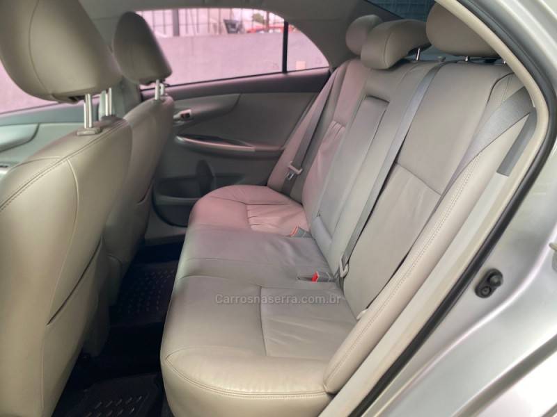 TOYOTA - COROLLA - 2010/2011 - Prata - R$ 66.900,00