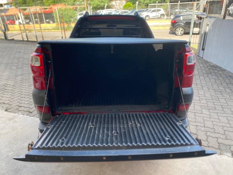 FIAT - STRADA - 2015/2016 - Vermelha - R$ 49.900,00