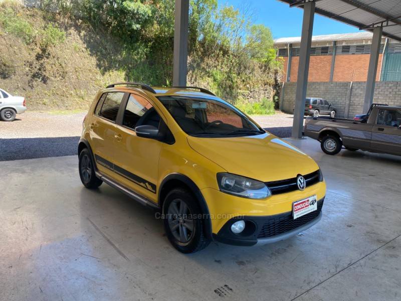VOLKSWAGEN - CROSSFOX - 2012/2012 - Amarela - Sob Consulta