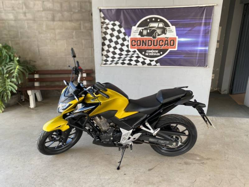 HONDA - CB 300F TWISTER - 2024/2024 - Dourada - R$ 24.490,00