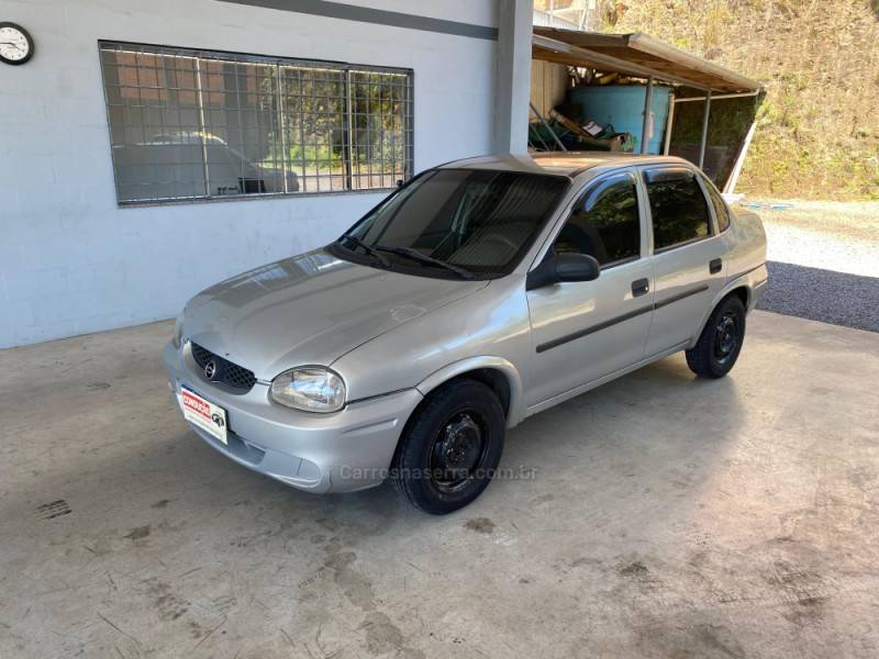 CHEVROLET - CORSA - 2004/2004 - Bege - R$ 8.500,00