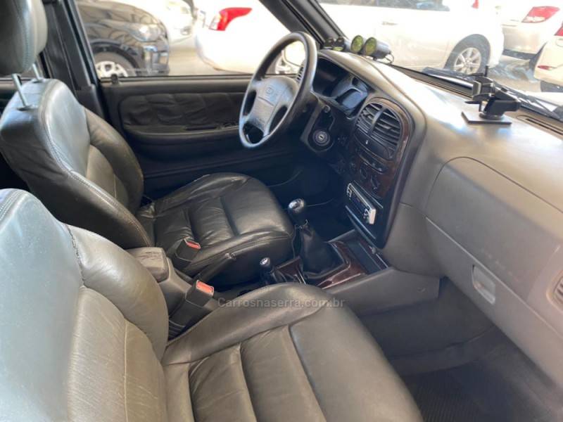 KIA MOTORS - SPORTAGE - 2002/2004 - Branca - R$ 28.500,00
