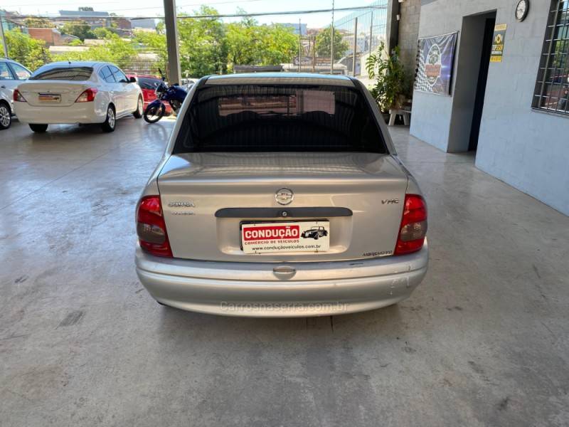 CHEVROLET - CORSA - 2004/2004 - Bege - R$ 8.500,00