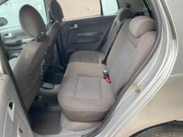 VOLKSWAGEN - FOX - 2007/2008 - Prata - R$ 25.300,00