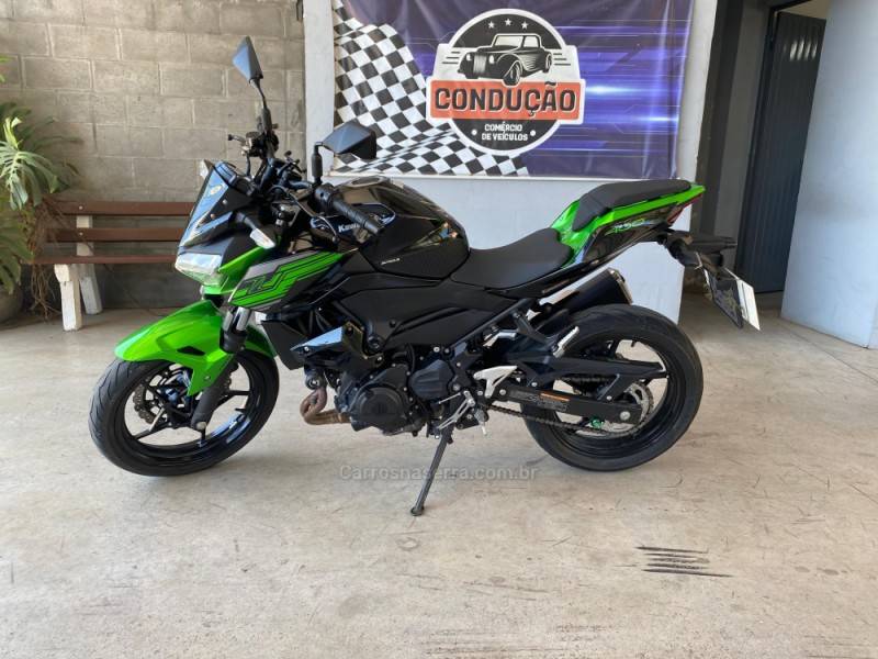 KAWASAKI - Z400 - 2019/2020 - Verde - R$ 28.000,00