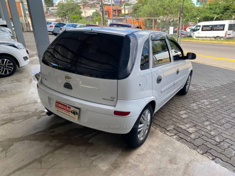 CHEVROLET - CORSA - 2010/2011 - Prata - R$ 29.900,00