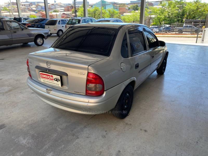 CHEVROLET - CORSA - 2004/2004 - Bege - R$ 8.500,00