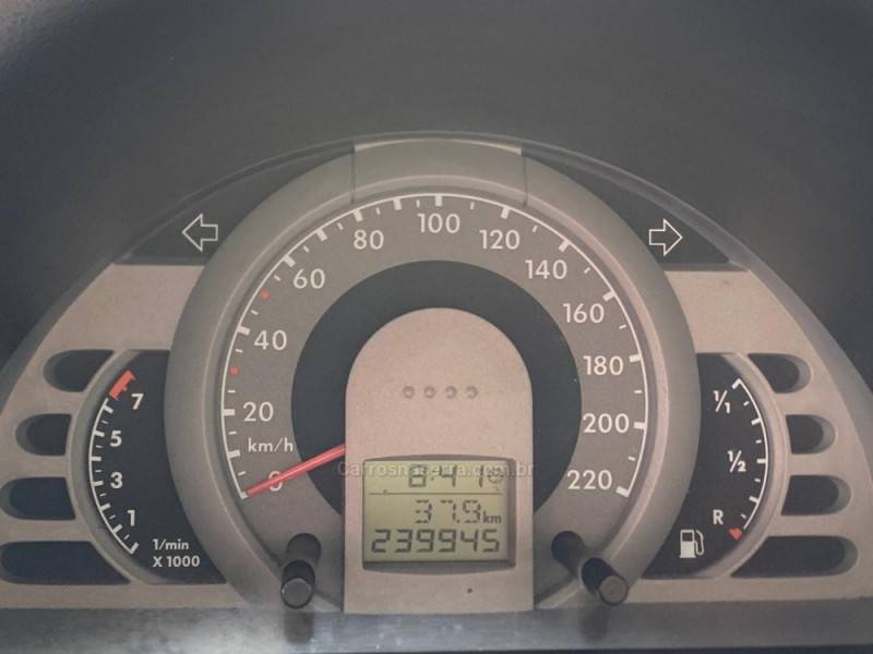 VOLKSWAGEN - FOX - 2007/2008 - Prata - R$ 25.300,00