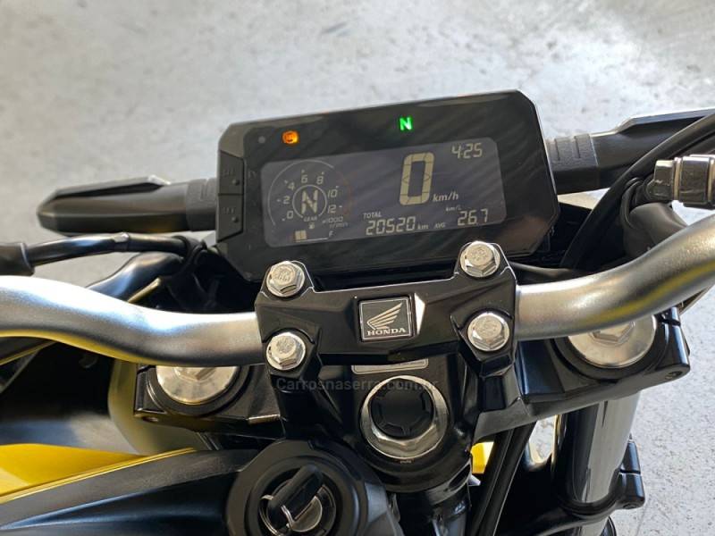HONDA - CB 300F TWISTER - 2024/2024 - Dourada - R$ 24.490,00
