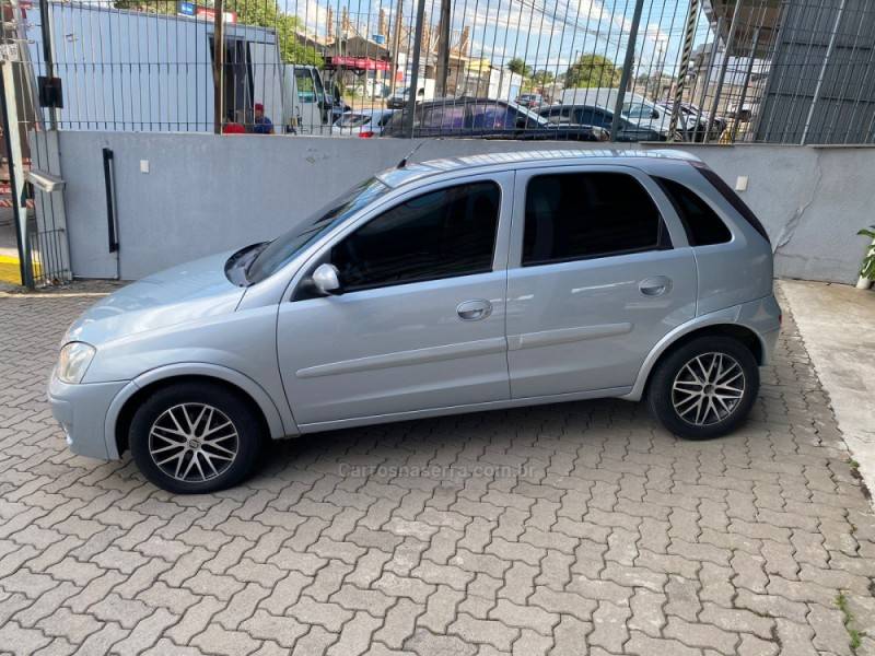 CHEVROLET - CORSA - 2011/2012 - Prata - R$ 33.400,00