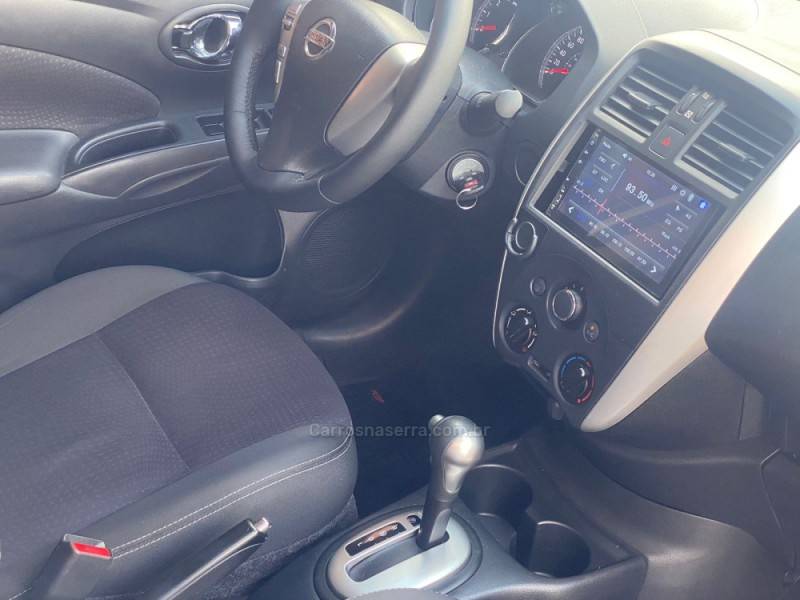 NISSAN - VERSA - 2017/2018 - Branca - R$ 54.900,00