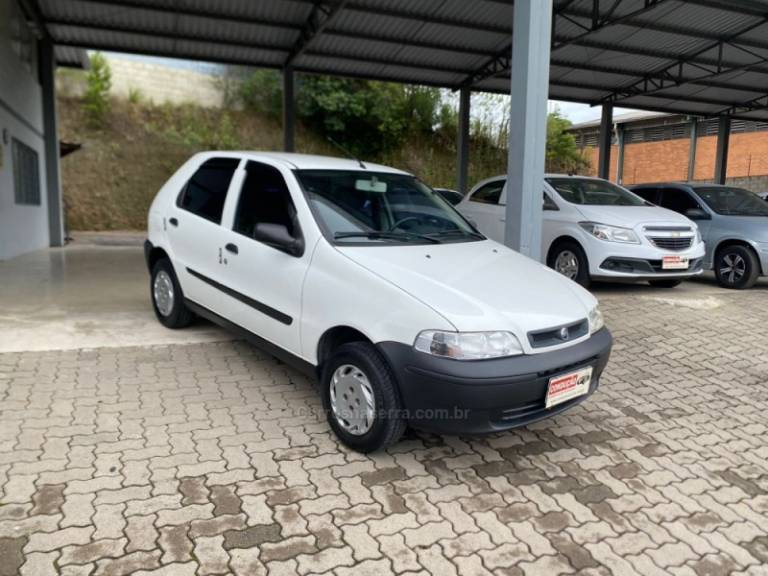 FIAT - PALIO - 2003/2004 - Branca - R$ 18.990,00