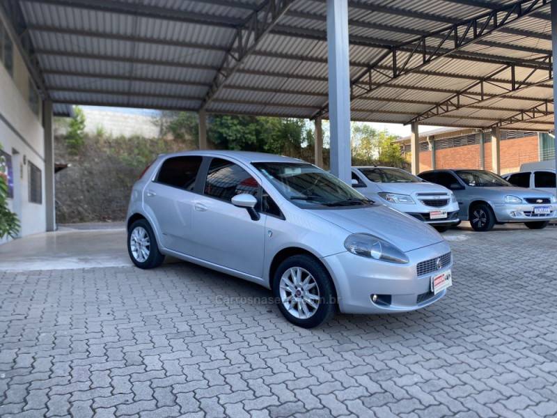 FIAT - PUNTO - 2011/2012 - Prata - R$ 32.600,00