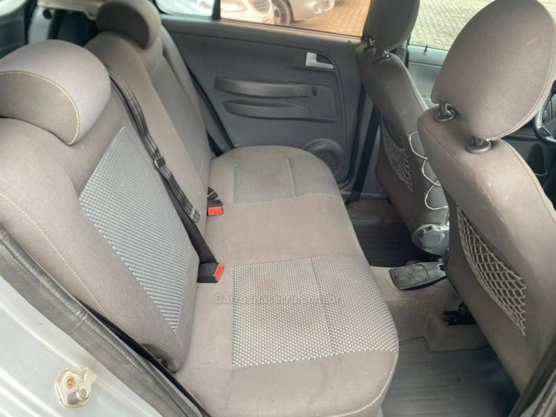 VOLKSWAGEN - FOX - 2007/2008 - Prata - R$ 25.300,00