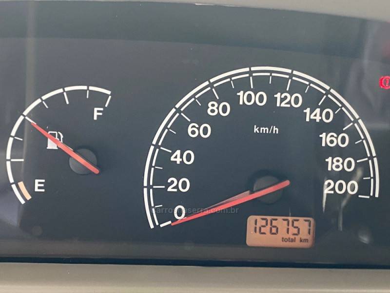 FIAT - PALIO - 2003/2004 - Branca - R$ 18.990,00