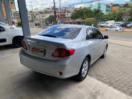TOYOTA - COROLLA - 2010/2011 - Prata - R$ 66.900,00
