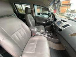 TOYOTA - HILUX - 2013/2013 - Preta - R$ 135.000,00