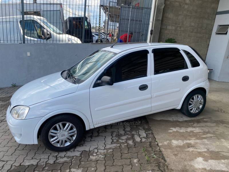 CHEVROLET - CORSA - 2010/2011 - Prata - R$ 29.900,00