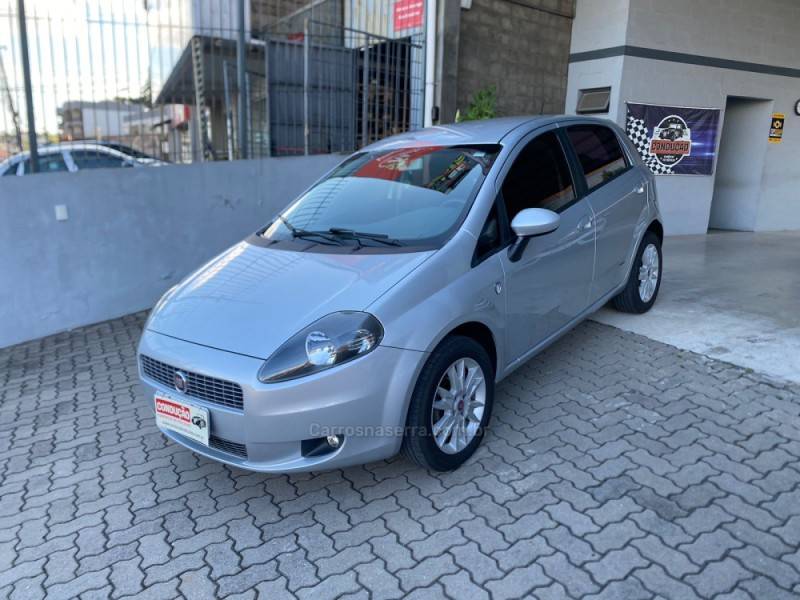 FIAT - PUNTO - 2011/2012 - Prata - R$ 32.600,00