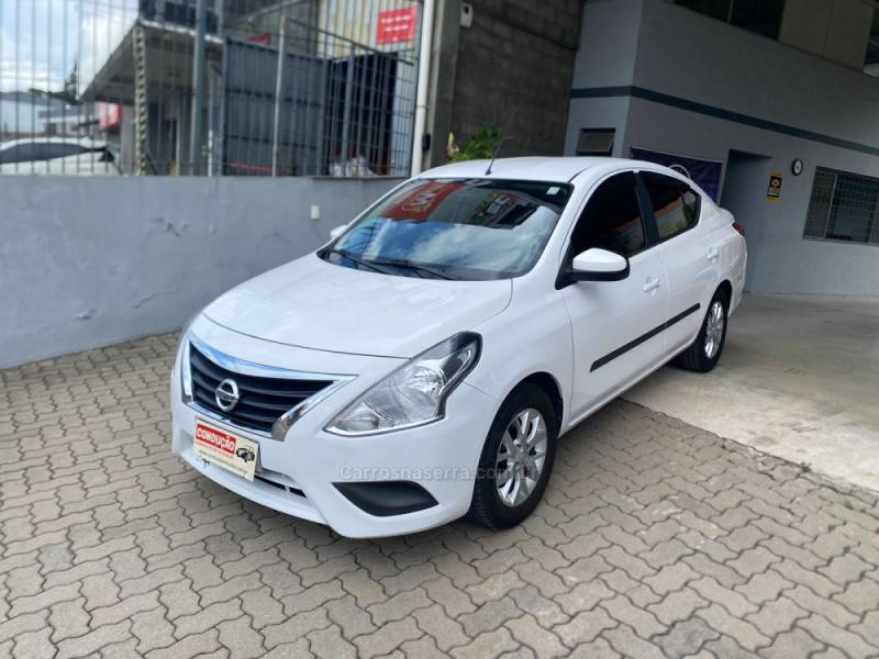 NISSAN - VERSA - 2017/2018 - Branca - R$ 54.900,00