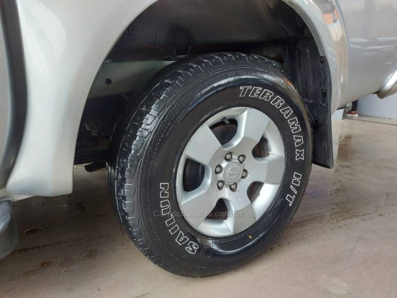 NISSAN - FRONTIER - 2011/2012 - Prata - R$ 88.000,00