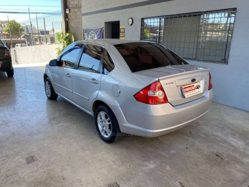 FORD - FIESTA - 2010/2010 - Prata - R$ 28.300,00