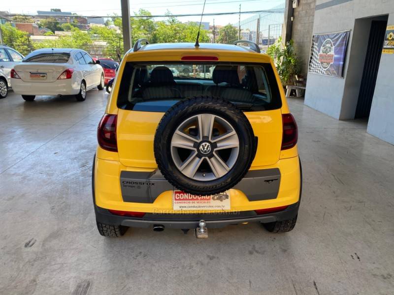 VOLKSWAGEN - CROSSFOX - 2012/2012 - Amarela - Sob Consulta