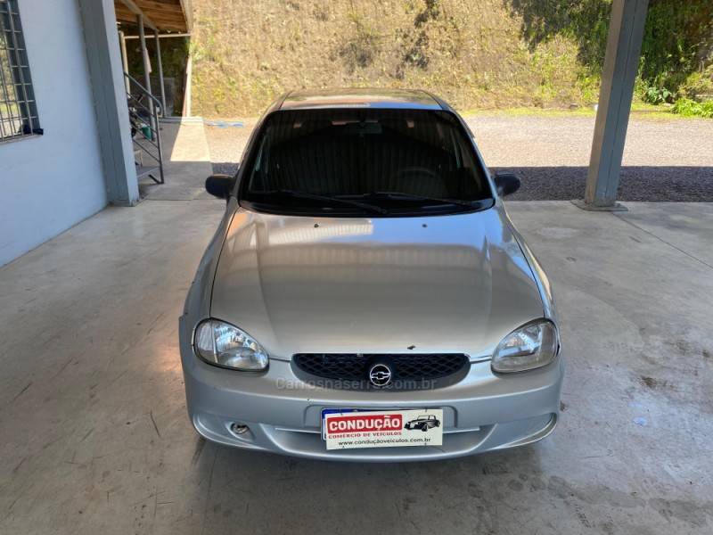 CHEVROLET - CORSA - 2004/2004 - Bege - R$ 8.500,00