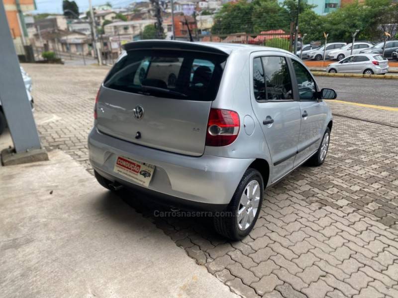 VOLKSWAGEN - FOX - 2007/2008 - Prata - R$ 25.300,00