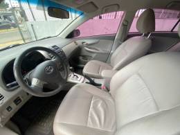 TOYOTA - COROLLA - 2010/2011 - Prata - R$ 66.900,00