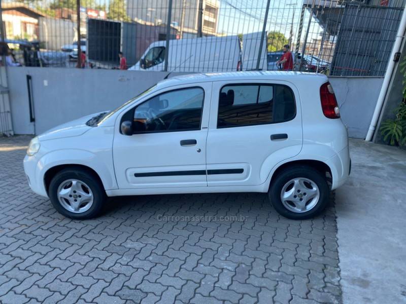 FIAT - UNO - 2012/2013 - Branca - R$ 29.990,00