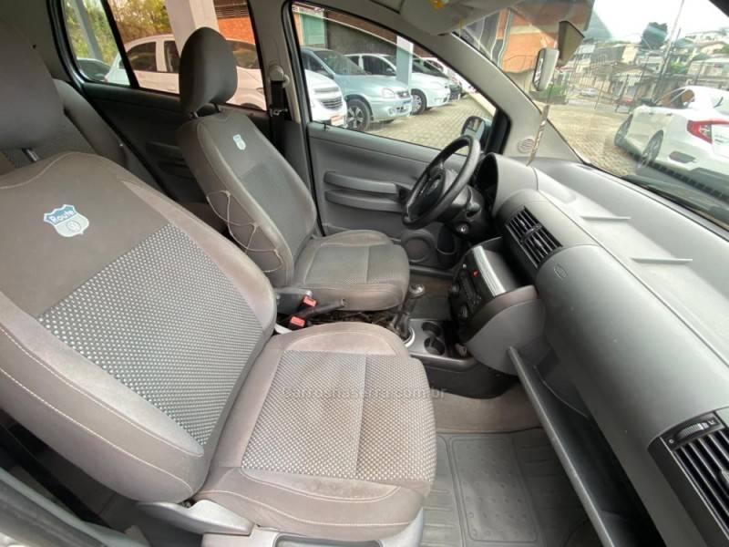 VOLKSWAGEN - FOX - 2007/2008 - Prata - R$ 25.300,00