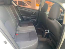 NISSAN - VERSA - 2017/2018 - Branca - R$ 54.900,00