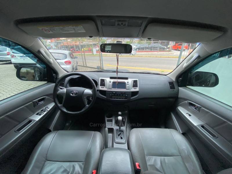 TOYOTA - HILUX - 2013/2013 - Preta - R$ 135.000,00