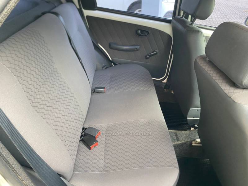 FIAT - PALIO - 2003/2004 - Branca - R$ 18.990,00