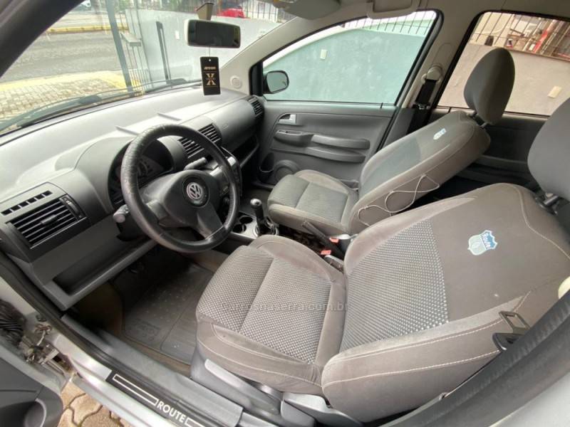 VOLKSWAGEN - FOX - 2007/2008 - Prata - R$ 25.300,00